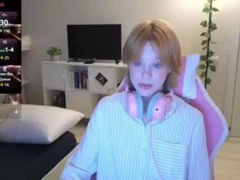 GingerSnapDoll webcam model stream image