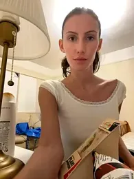 MilaRenee webcam model stream image