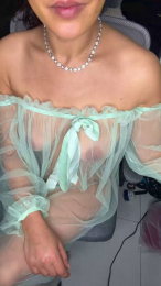 Kamiliakami webcam model stream image