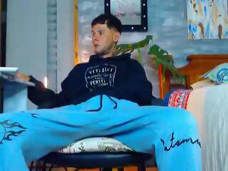 Derryck webcam flirt4free model stream image