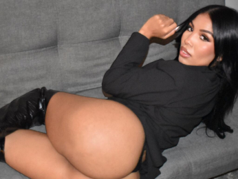 NaomiWest webcam model stream image