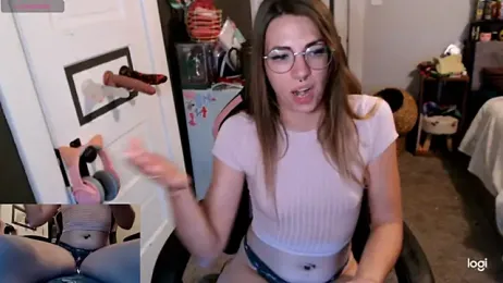 KierBearKisses webcam model stream image