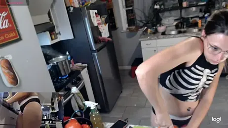 KierBearKisses webcam model stream image