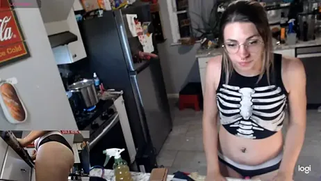 KierBearKisses webcam model stream image