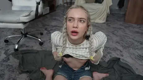 KristalCrowner webcam model stream image