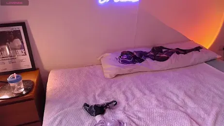 milk-toast webcam model stream image