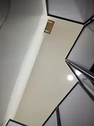 Lesly_10- webcam stripchat model stream image