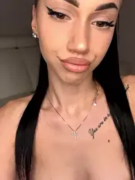 ilariea_girl webcam model stream image