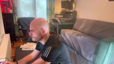 DocileParis23 webcam model stream image