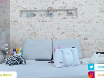 valirya_devote webcam model stream image