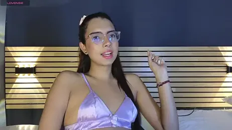 sara_saenz99 webcam stripchat model stream image