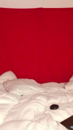 Apriilhot webcam model stream image