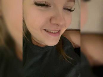 FackBeachTrup webcam model stream image
