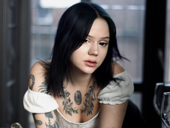 LollaBerry webcam model stream image