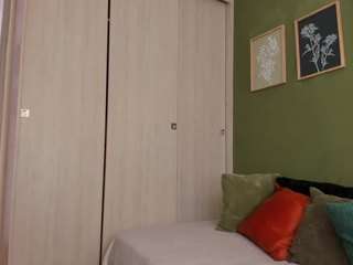 karlyee webcam model stream image