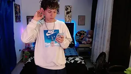 Yorsamm_and_friends webcam stripchat model stream image