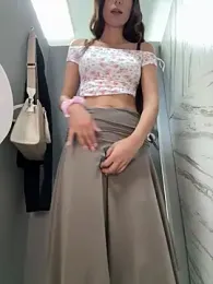 -_MiaQueen_- webcam model stream image