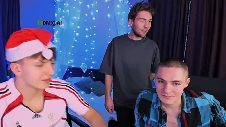 travis_wolf_ webcam model stream image