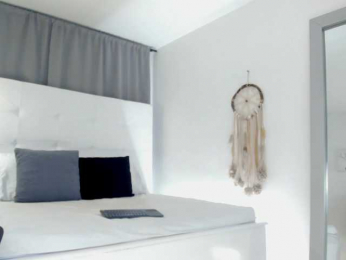 Liaa-Moretti- webcam model stream image