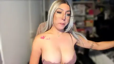 MissAsianKitty webcam model stream image