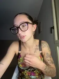 honeymalou webcam model stream image