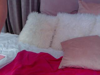 Karlyn webcam model stream image