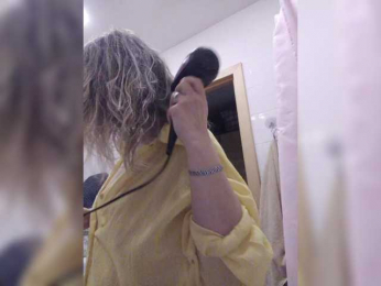 LoveSuperGerl webcam model stream image