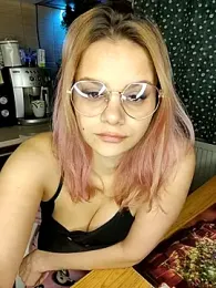 Tasty_Shape webcam model stream image