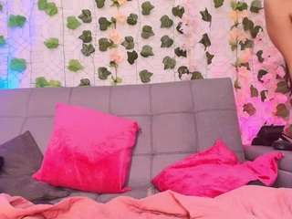 sara-london webcam model stream image