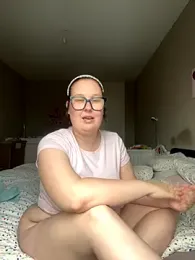 Misssmilf webcam model stream image