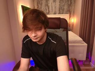 Hanzo Pulse webcam model stream image