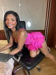 PinkyMoon webcam model stream image