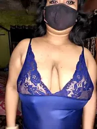 Smile-quien webcam model stream image