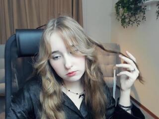 Yolande Miggins webcam model stream image