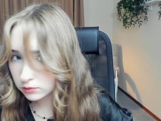 Yolande Miggins webcam model stream image