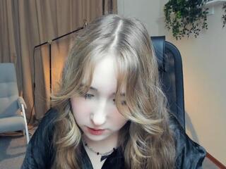 Yolande Miggins webcam model stream image