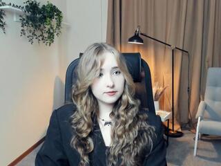 Yolande Miggins webcam model stream image