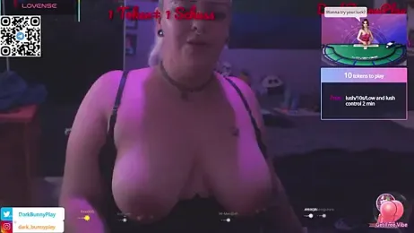 DarkBunnyPlay webcam model stream image