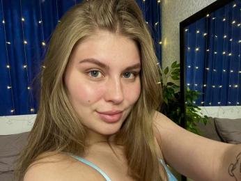 MilaOlivers webcam model stream image