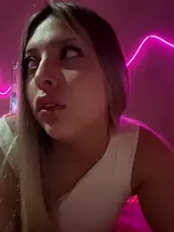 kiramedi webcam model stream image