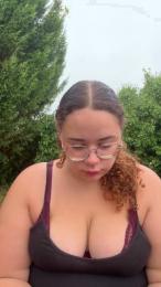 babyyfarah webcam cam4 model stream image