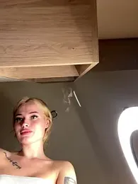 Vladamais webcam model stream image