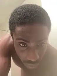 Zellyzelly2100 webcam model stream image