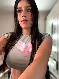 Emmily_19 webcam model stream image