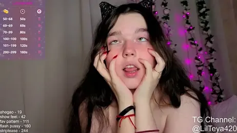 little_Teya webcam model stream image