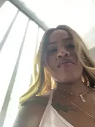 riri_brunnete stripchat stream image