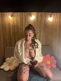 Chachou000 stripchat stream image