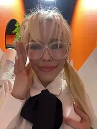 babydolll stripchat stream image