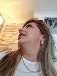 _Abril-Office1 stripchat stream image