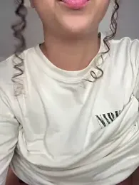 Shara_dreams stripchat stream image